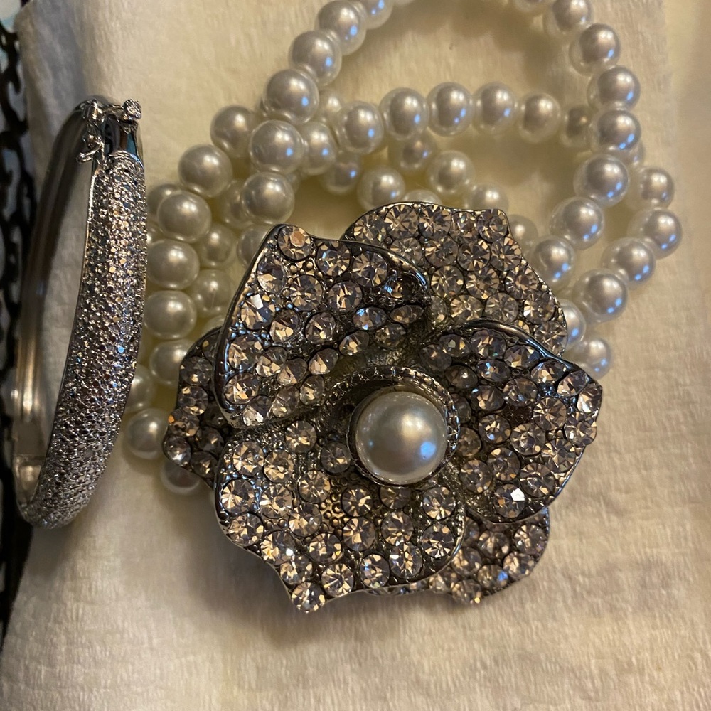 (2) Bracelets - Picture 2 of 7